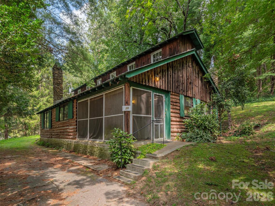 10 Beaverdam Knoll Rd., Asheville, NC 28804
