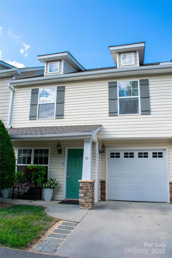 19 Singleton Ln., Fletcher, NC 28732