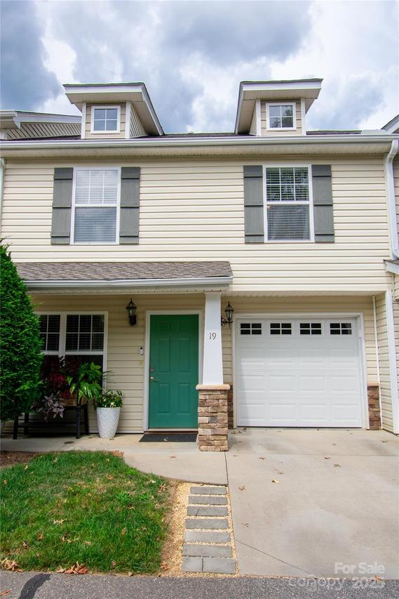 19 Singleton Ln., Fletcher, NC 28732