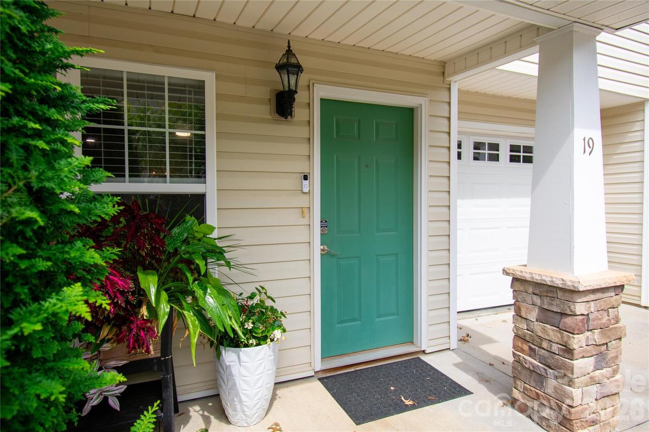 19 Singleton Ln., Fletcher, NC 28732