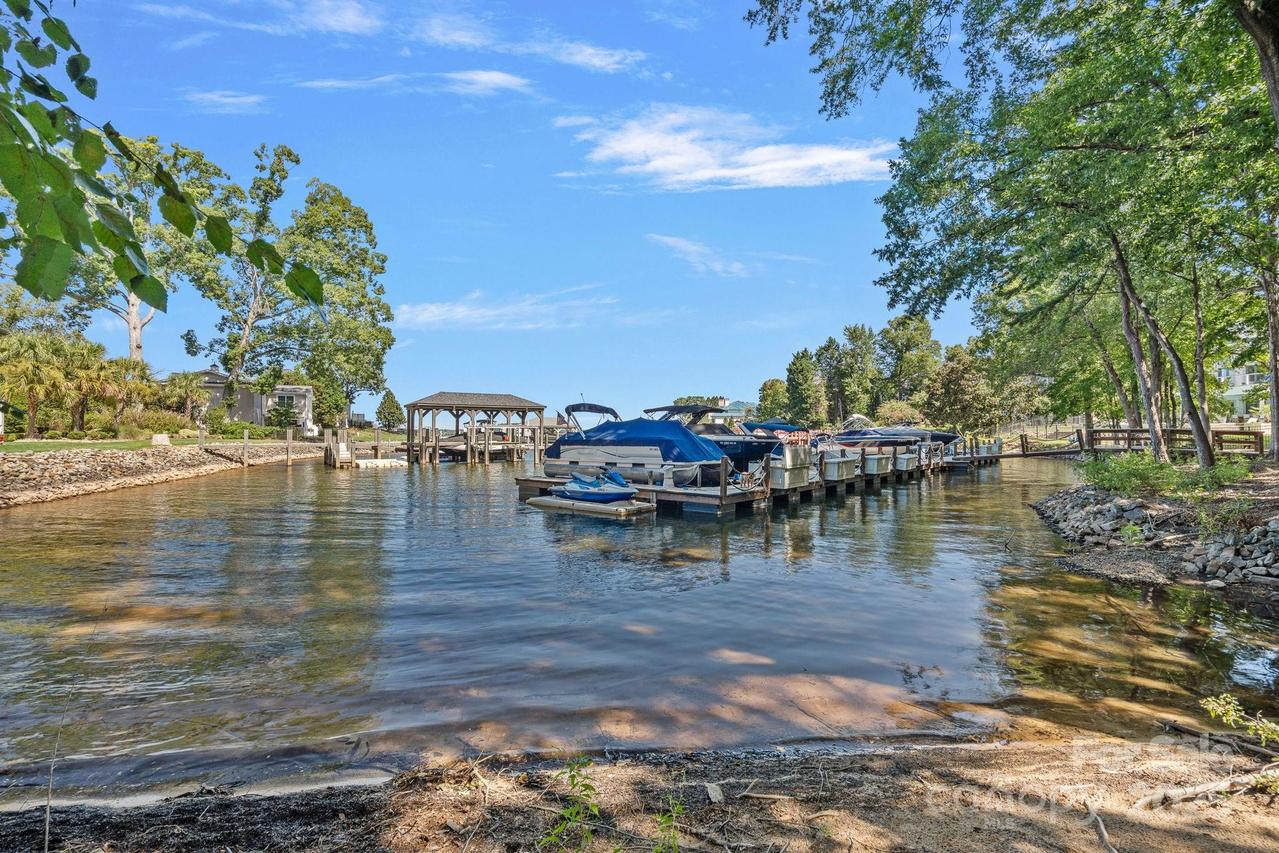 19002 Lakehouse Pointe Dr., Cornelius, NC 28031