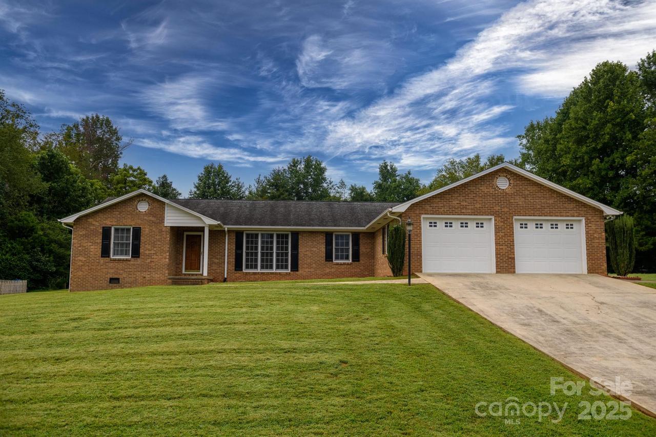 1173 Hidden Lake Dr., Granite Falls, NC 28630