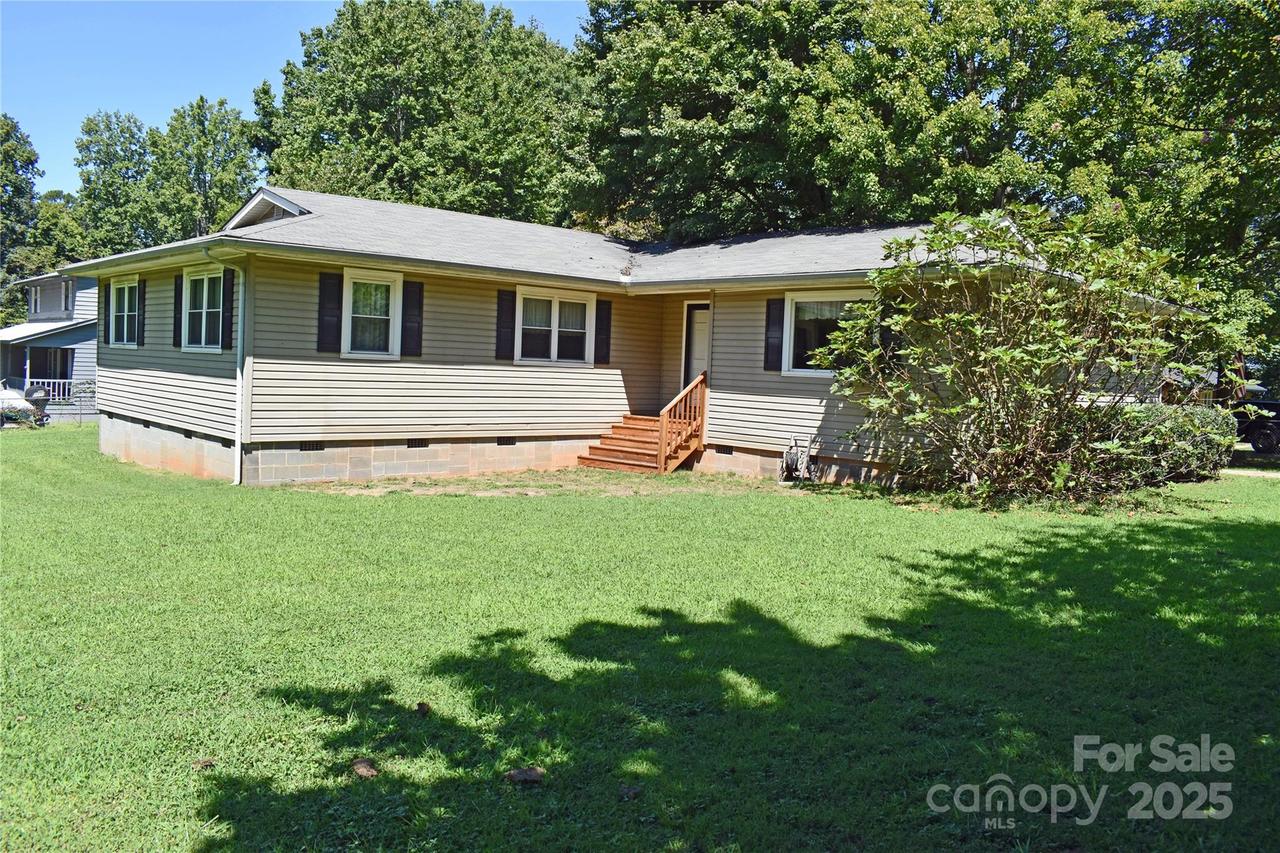 8700 Barry Oak Cir., Charlotte, NC 28214