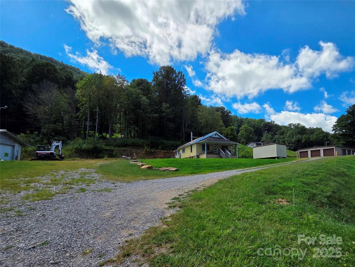 3009 Dellwood Rd., Waynesville, NC 28786
