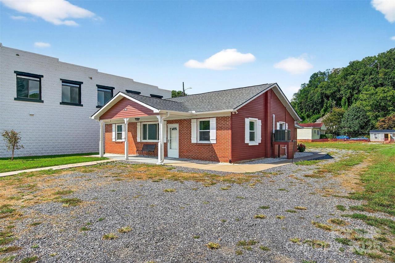 262 Catawba Ave., Old Fort, NC 28762