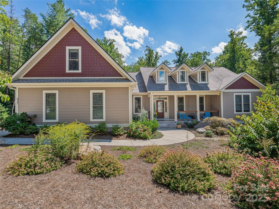 937 Monte Vista Rd., Candler, NC 28715