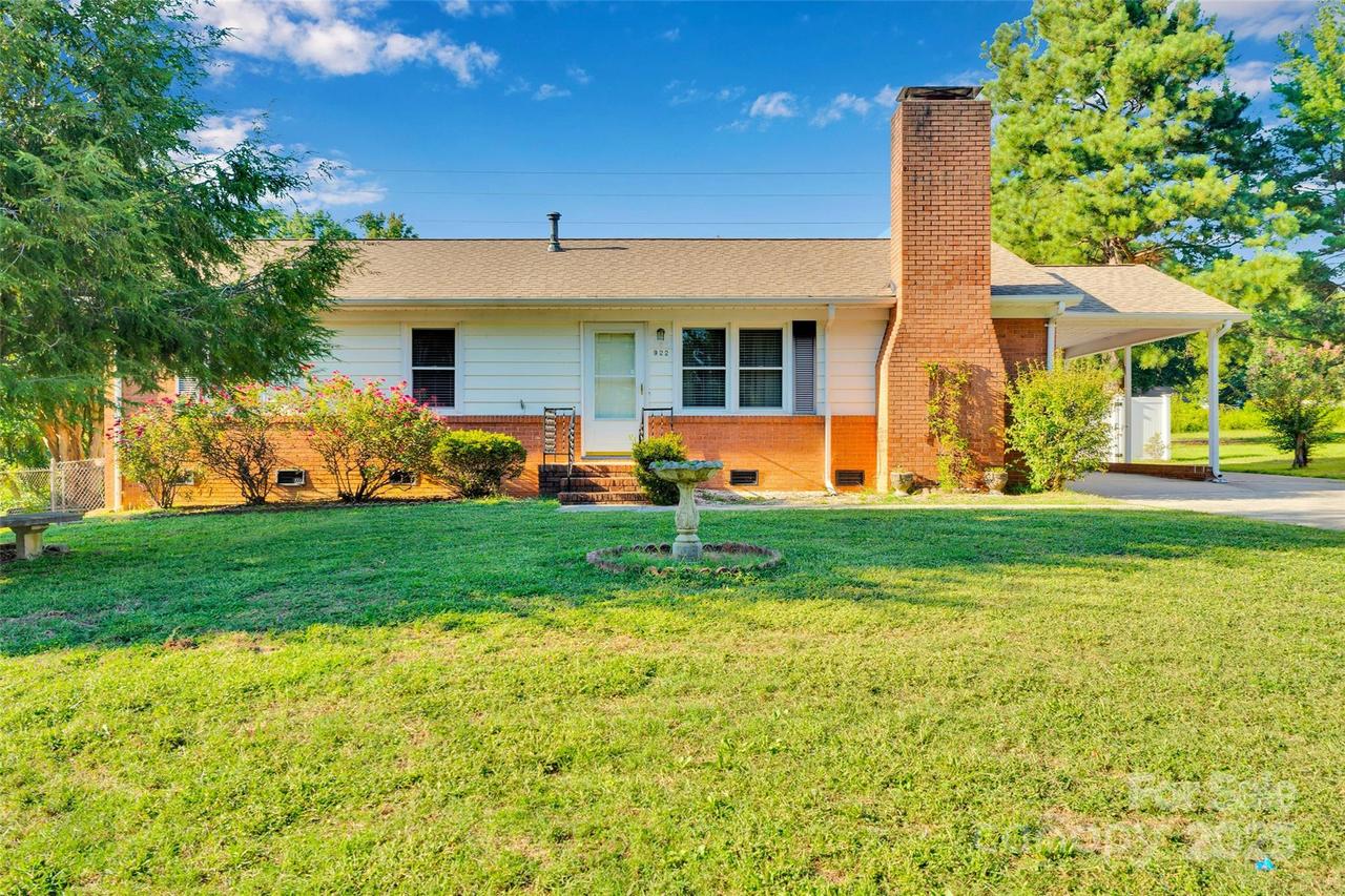 922 Holly Dr., Gastonia, NC 28054