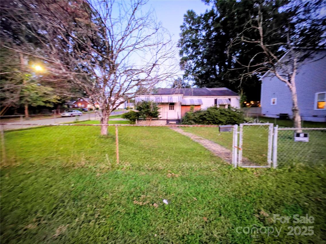 201 S Gardner Ave., Charlotte, NC 28208