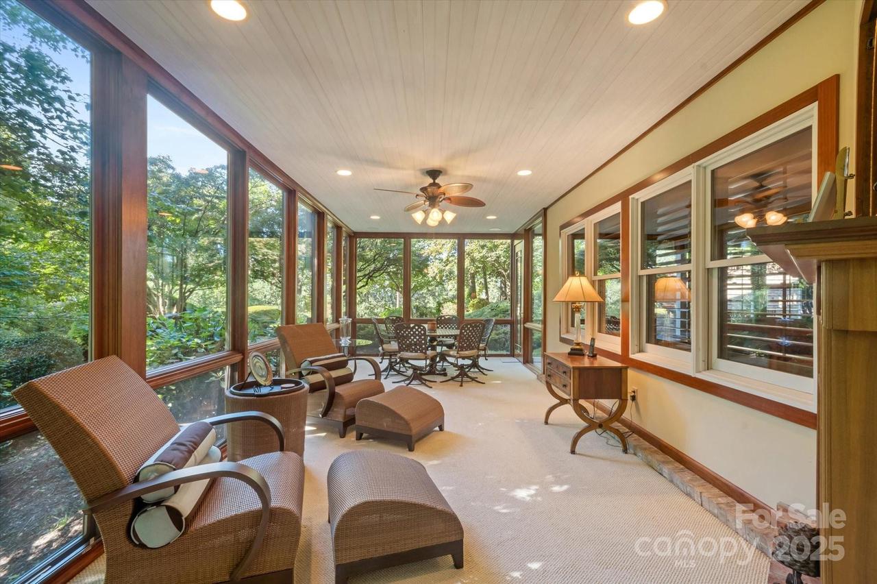 2240 E Cumming Woods Ln., Hendersonville, NC 28739