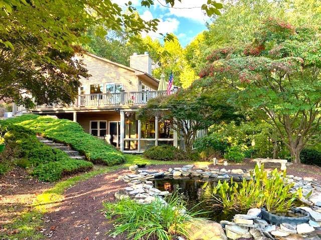 2240 E Cumming Woods Ln., Hendersonville, NC 28739