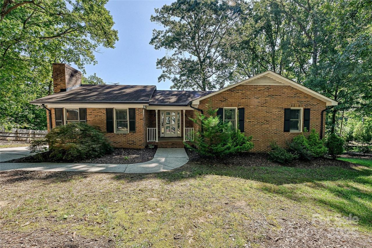 316 Henderson Cir., Harrisburg, NC 28075
