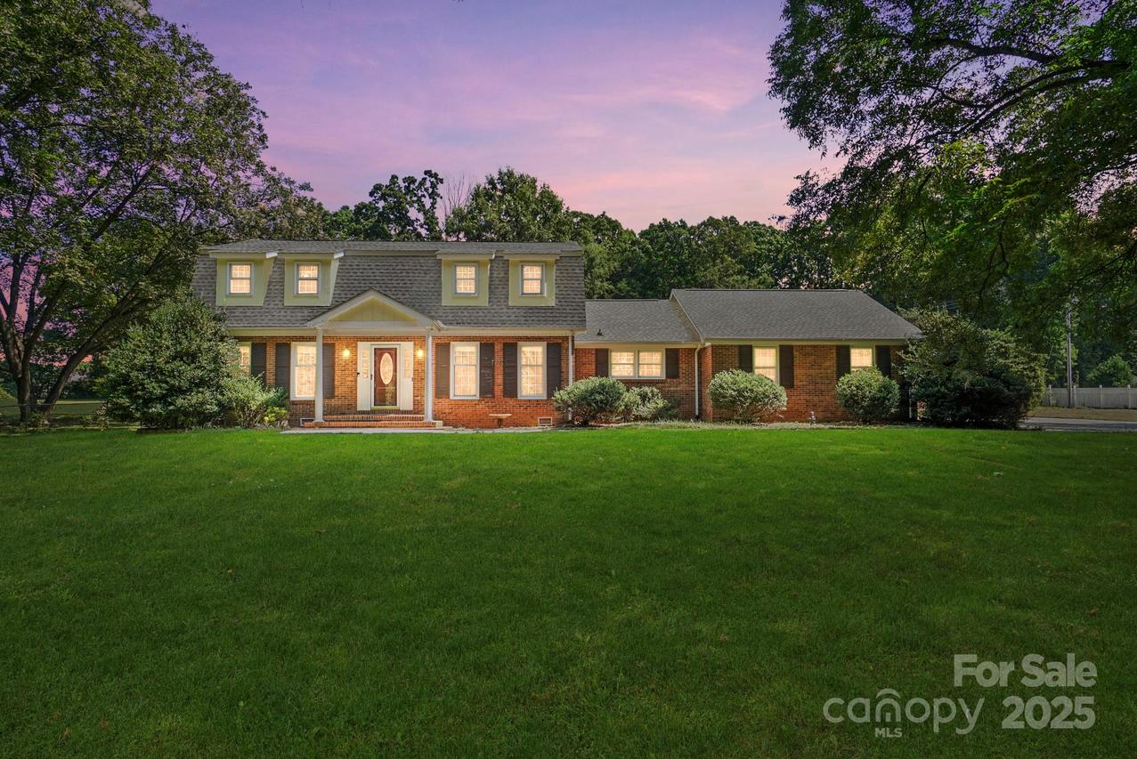 9551 Hitchgate Dr., Mint Hill, NC 28227