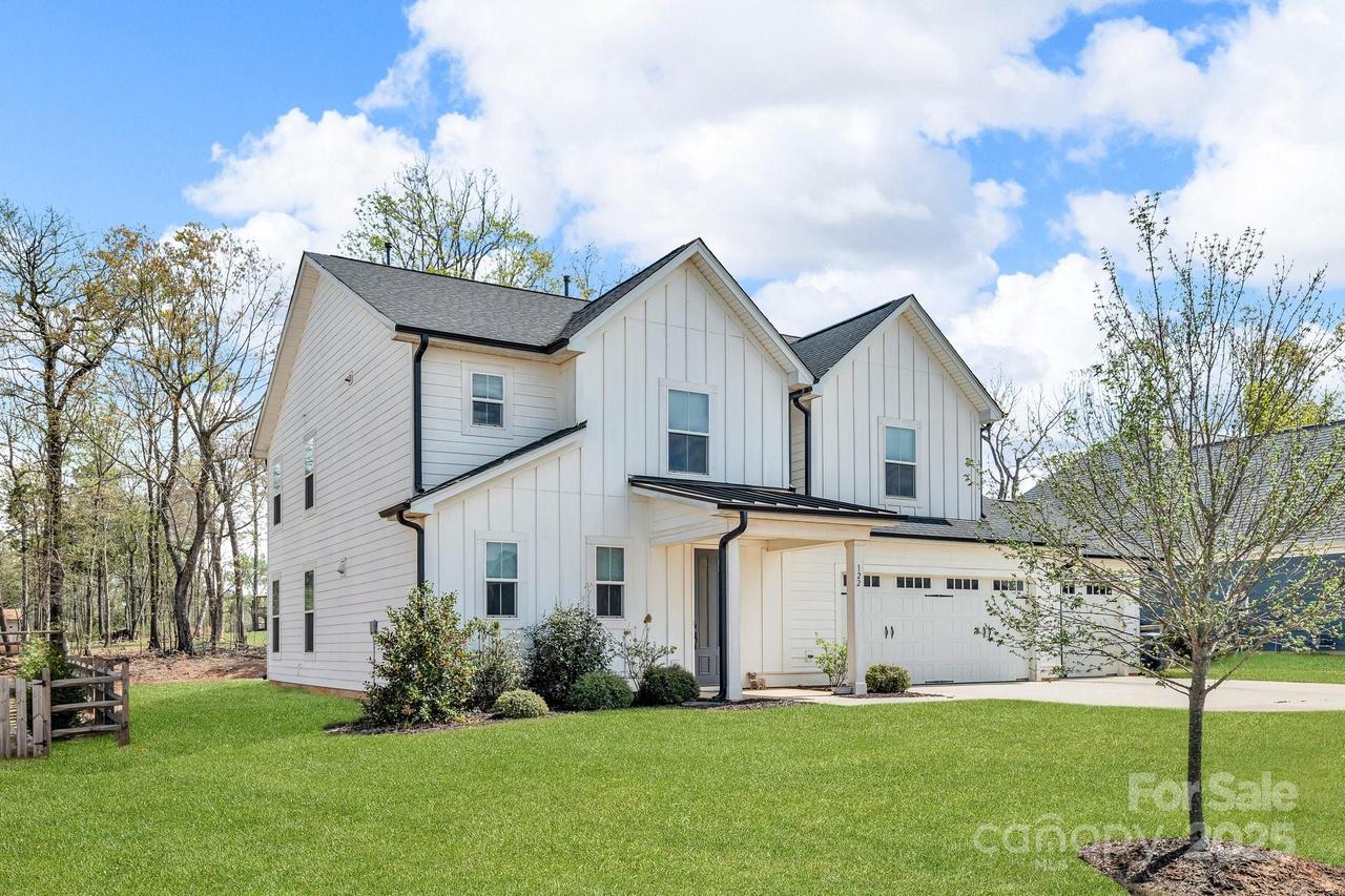 122 Round Rock Rd., Troutman, NC 28166