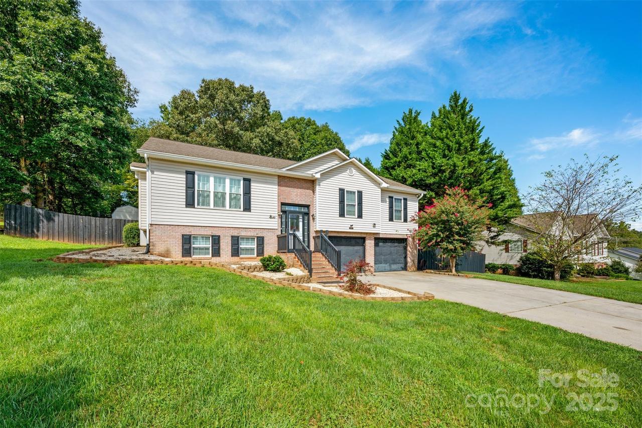 107 Cliffwood Dr., Hudson, NC 28638