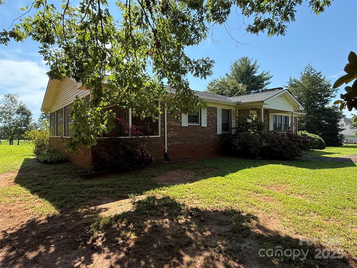 26 Bell Ln., Columbus, NC 28722