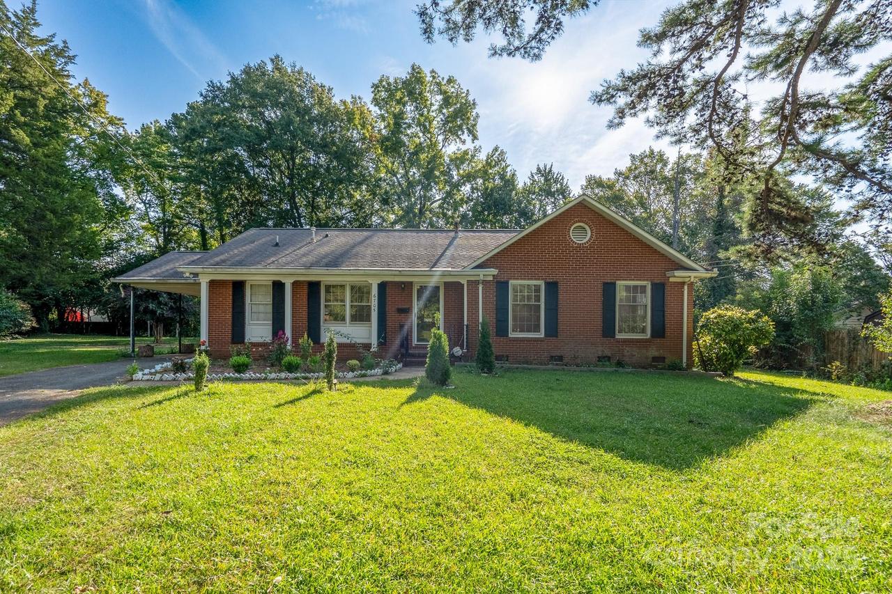 6705 Easton Pl., Charlotte, NC 28212