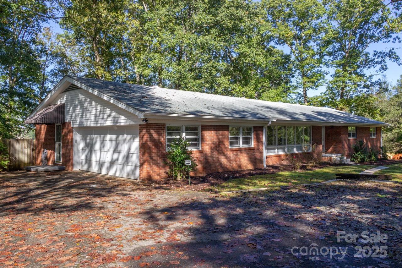 254 Mount Carmel Rd., Asheville, NC 28806
