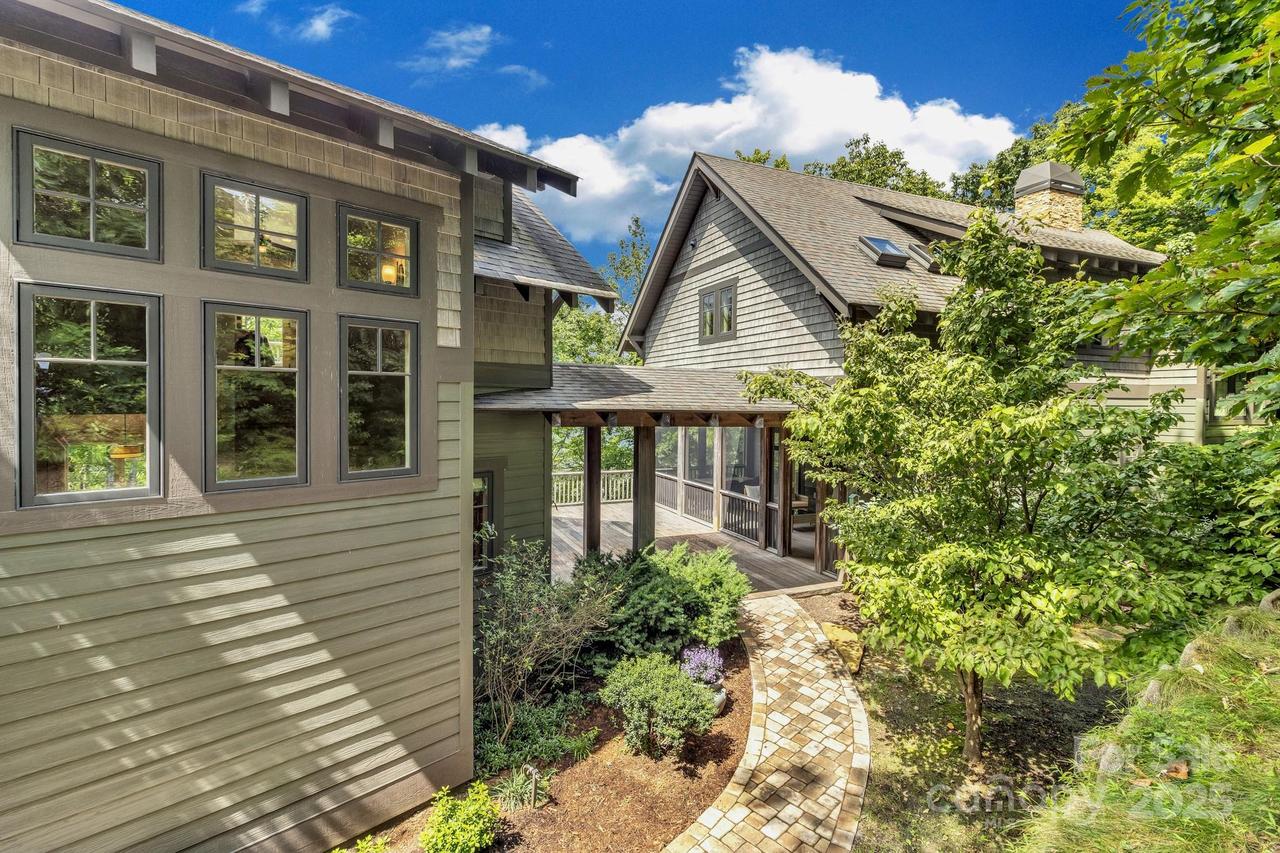 875 Creston Dr., Black Mountain, NC 28711