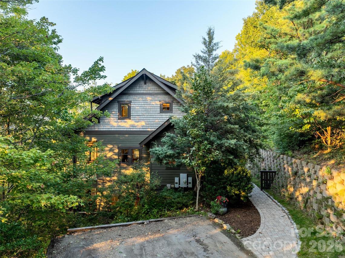 875 Creston Dr., Black Mountain, NC 28711