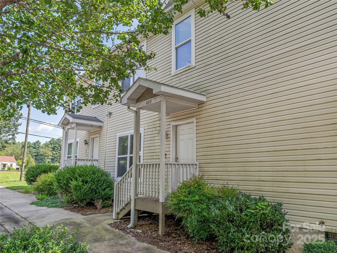 404 Villas Ct., Asheville, NC 28806