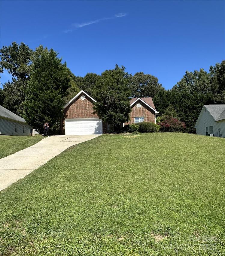 315 Tamarack Dr., Matthews, NC 28104