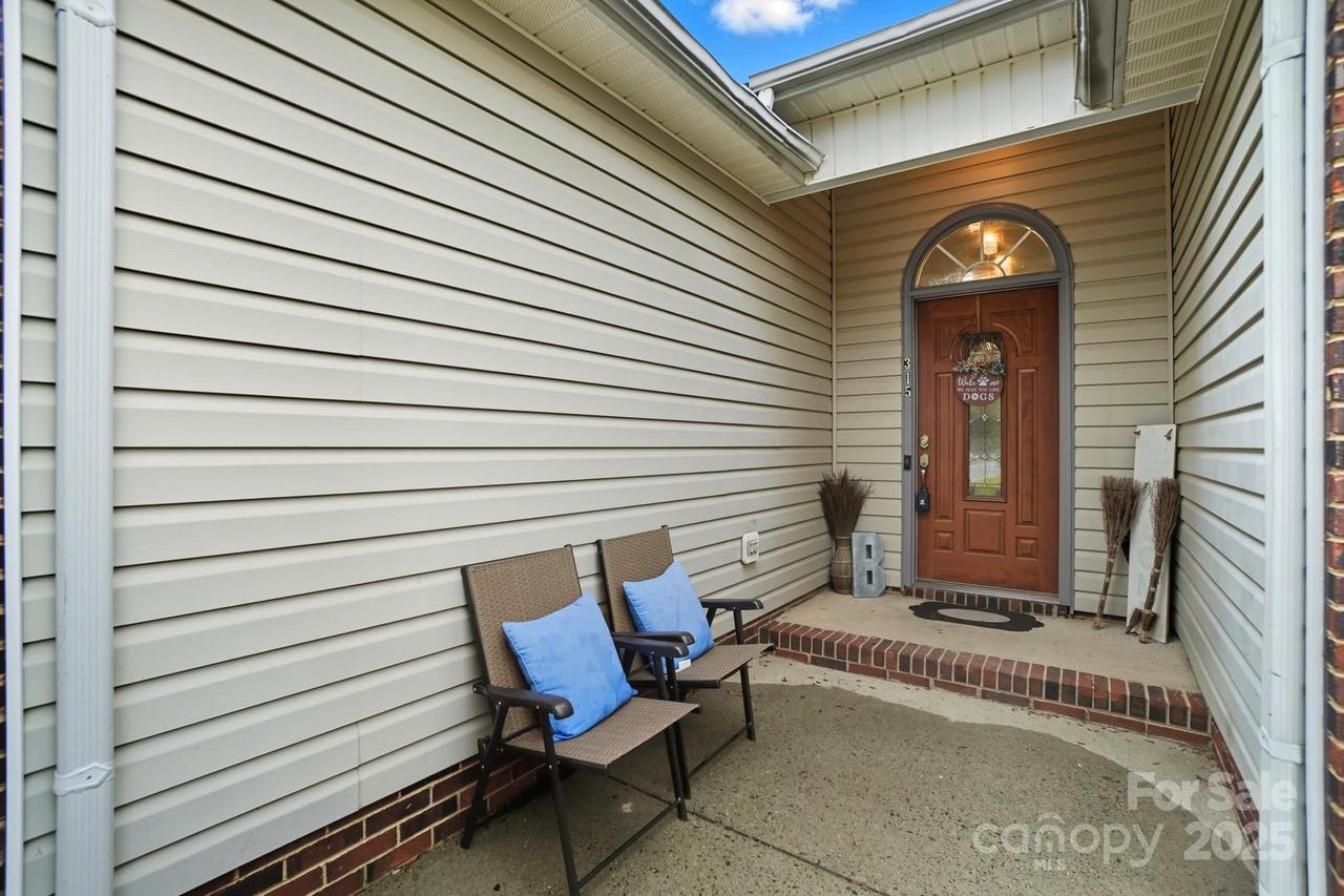 315 Tamarack Dr., Matthews, NC 28104