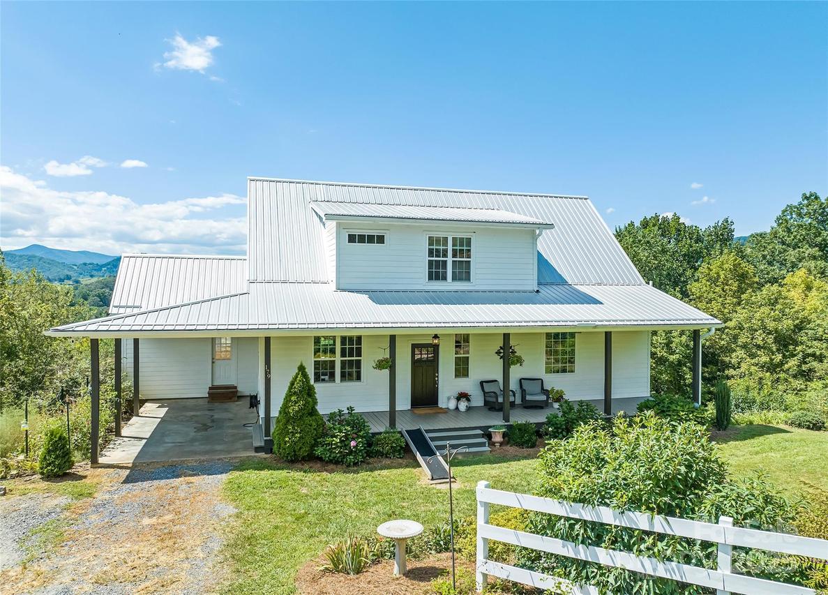 179 Goldfinch Ln., Clyde, NC 28721