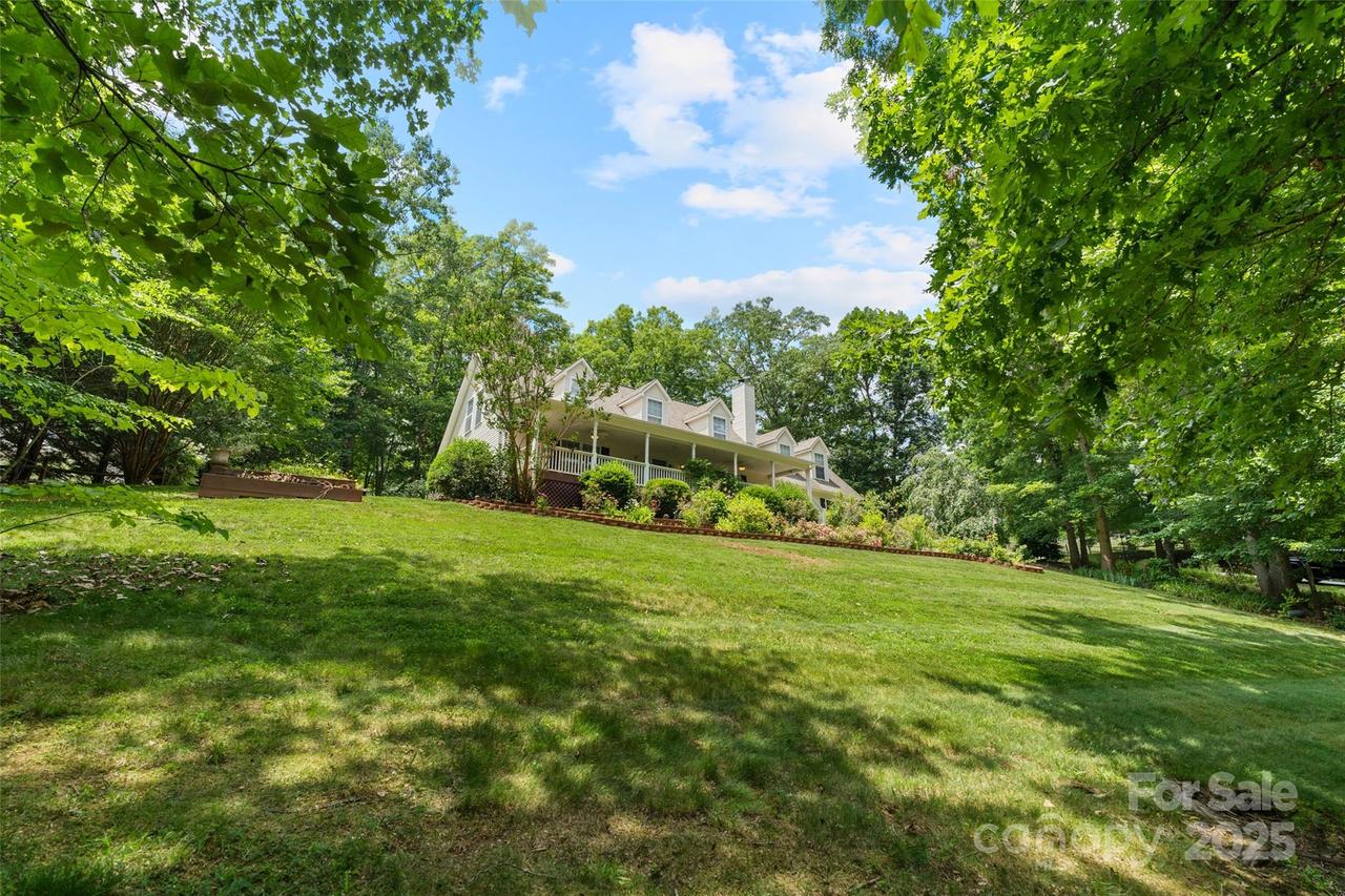 21 Farm Valley Ct., Weaverville, NC 28787