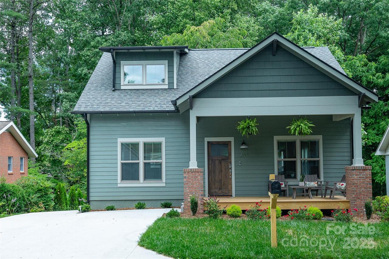 233 Grove St., Brevard, NC 28712