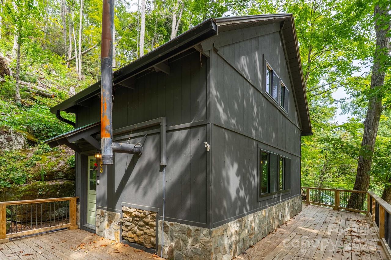 88 Mountain Farm Rd., Burnsville, NC 28714