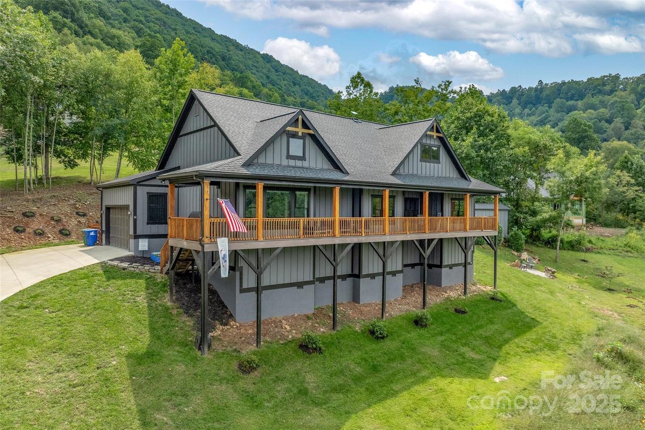 11 Farm Cove Ln., Leicester, NC 28748