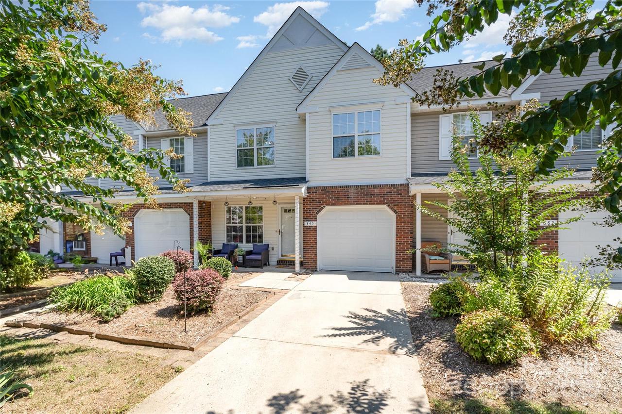 345 Pineville Forest Dr., Pineville, NC 28134