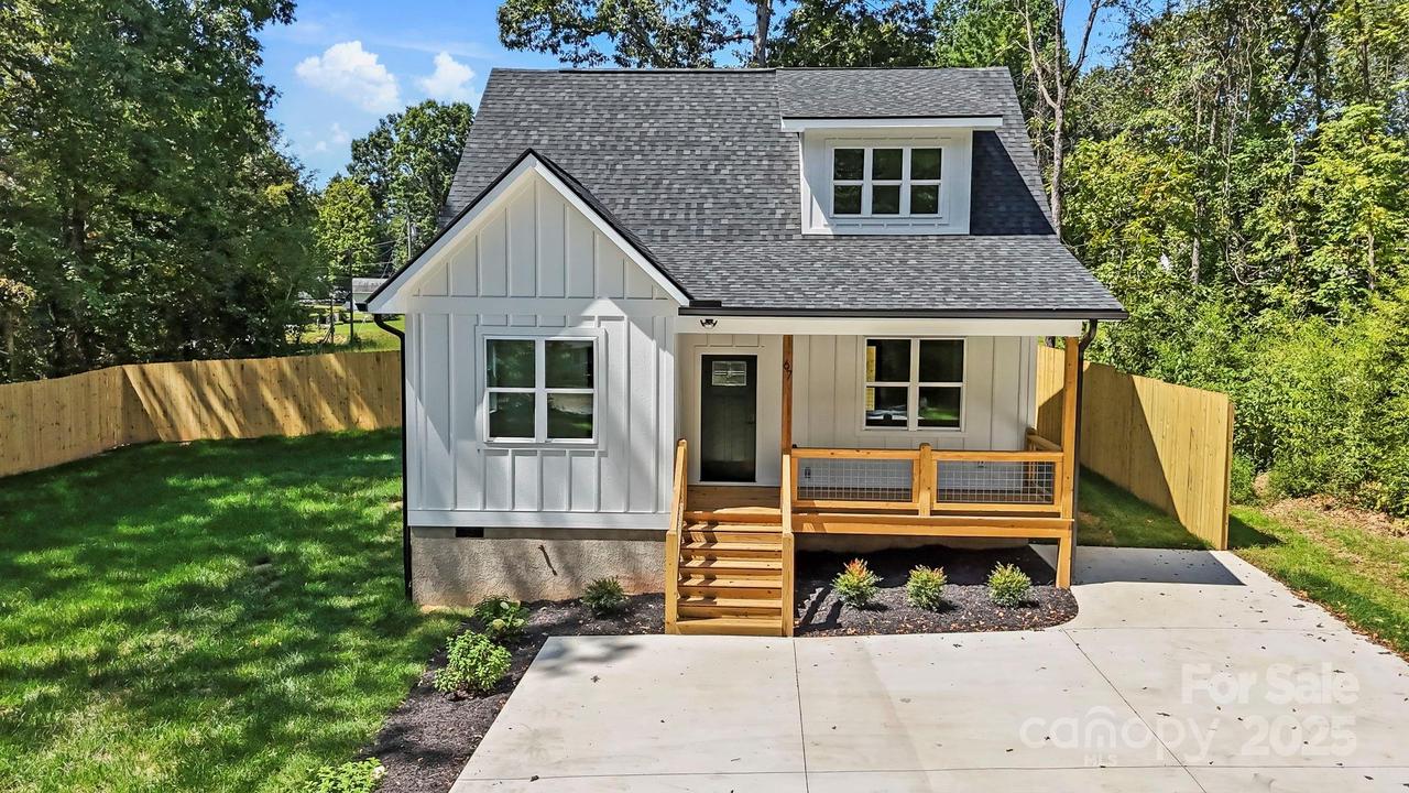 67 Valentine St., Flat Rock, NC 28731