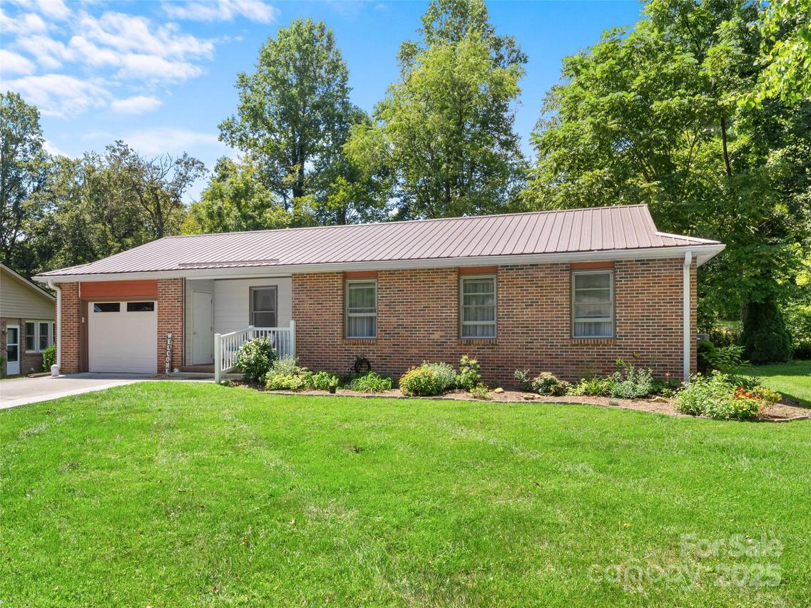 33 Resada Dr., Brevard, NC 28712