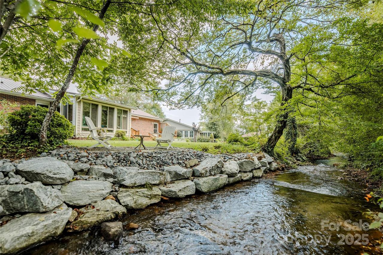 33 Resada Dr., Brevard, NC 28712
