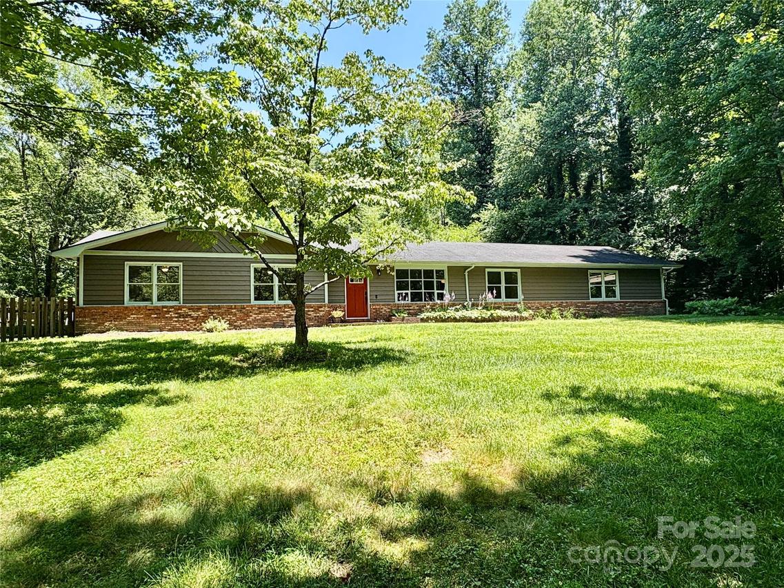 102 Prestwick Dr. #10, Hendersonville, NC 28791