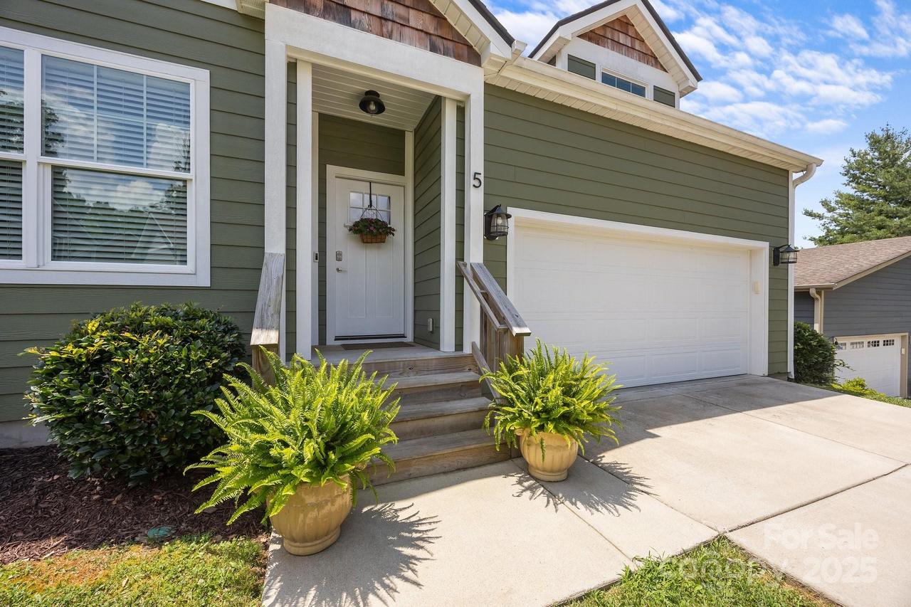 5 Meeting St., Asheville, NC 28803