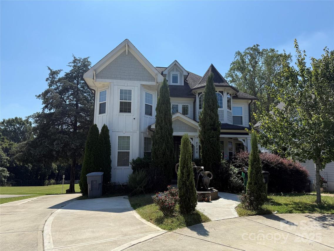 2706 Hilliard Dr., Charlotte, NC 28205