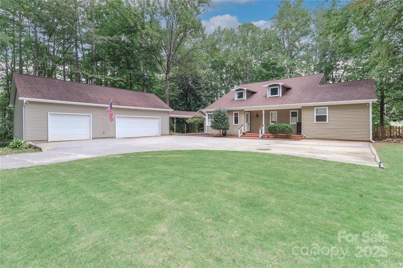 459 W Lowrance Ave., Mooresville, NC 28115