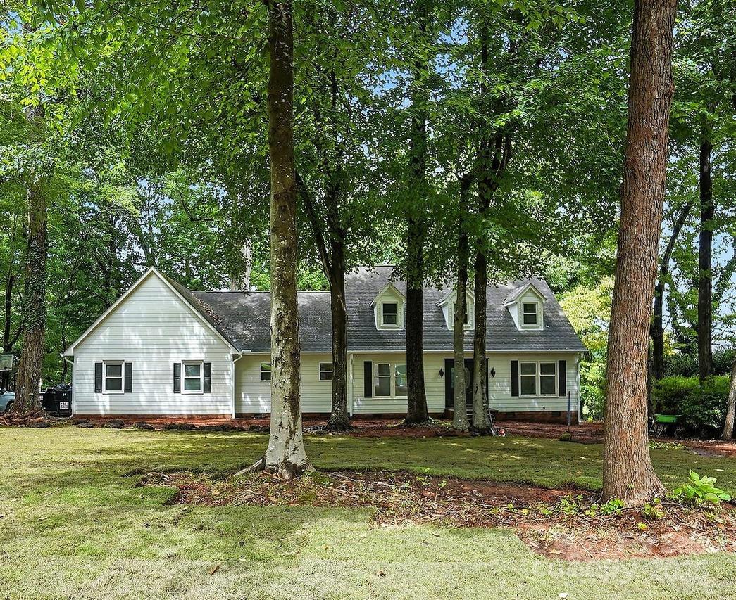 3323 Lincoln Ln., Gastonia, NC 28056