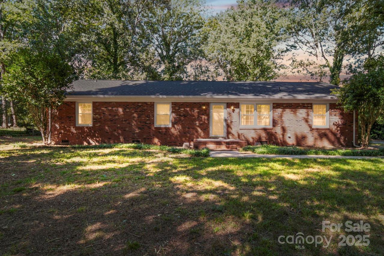1110 White Oaks Cir., Monroe, NC 28112