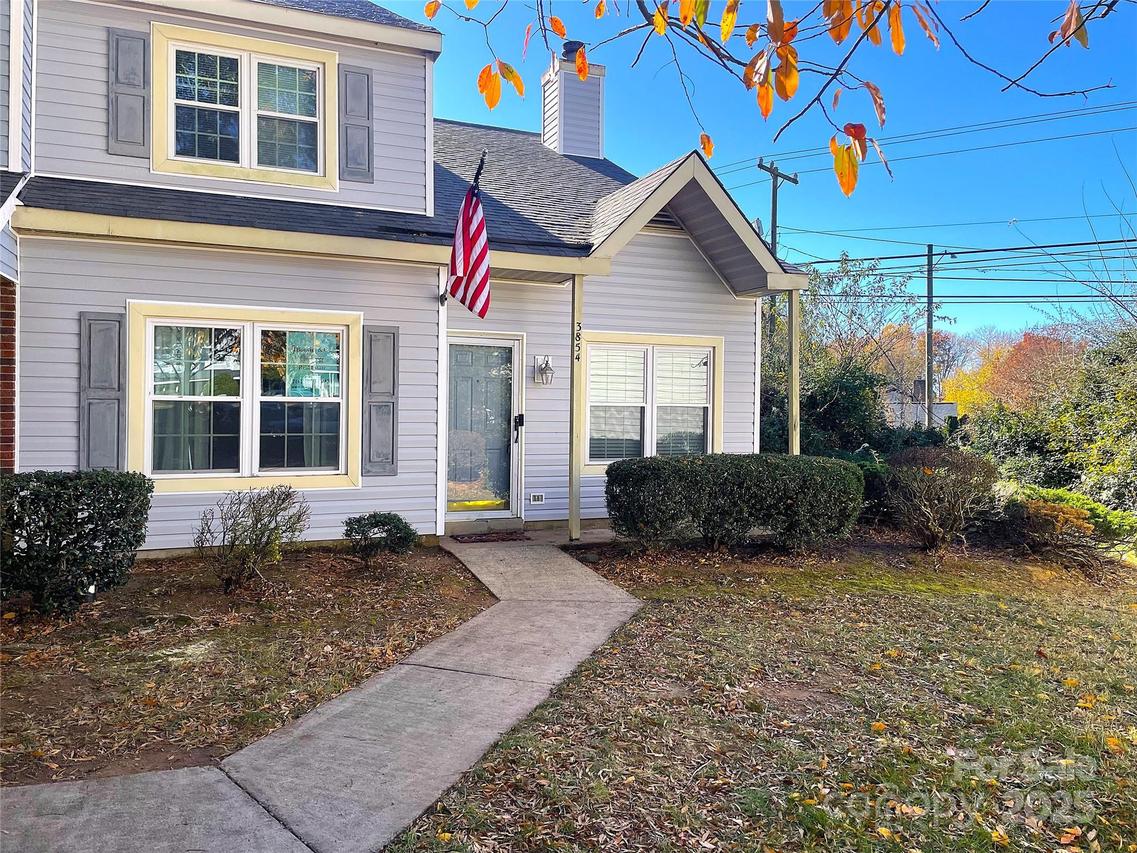3854 Mosscroft Ln., Charlotte, NC 28215