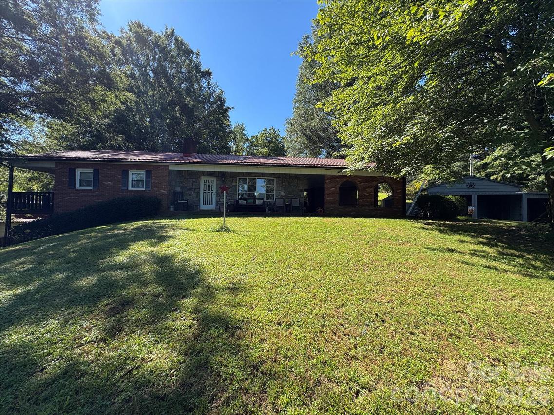 3957 Hollywood Ridge Rd., Lenoir, NC 28645