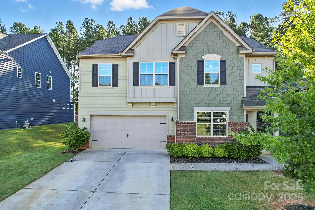 193 Falls Cove Dr., Troutman, NC 28166