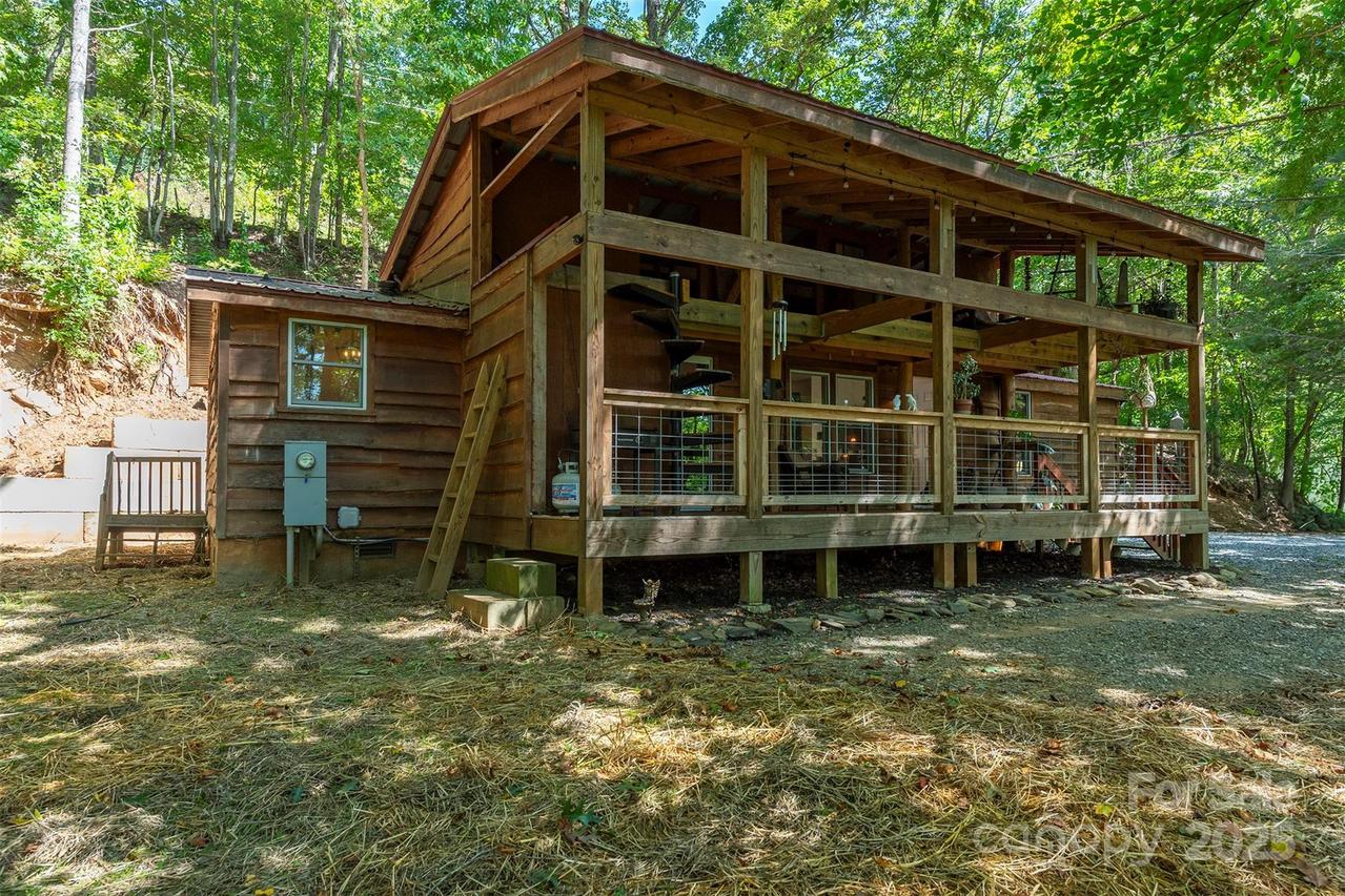 924 Old Fort Rd., Fairview, NC 28730