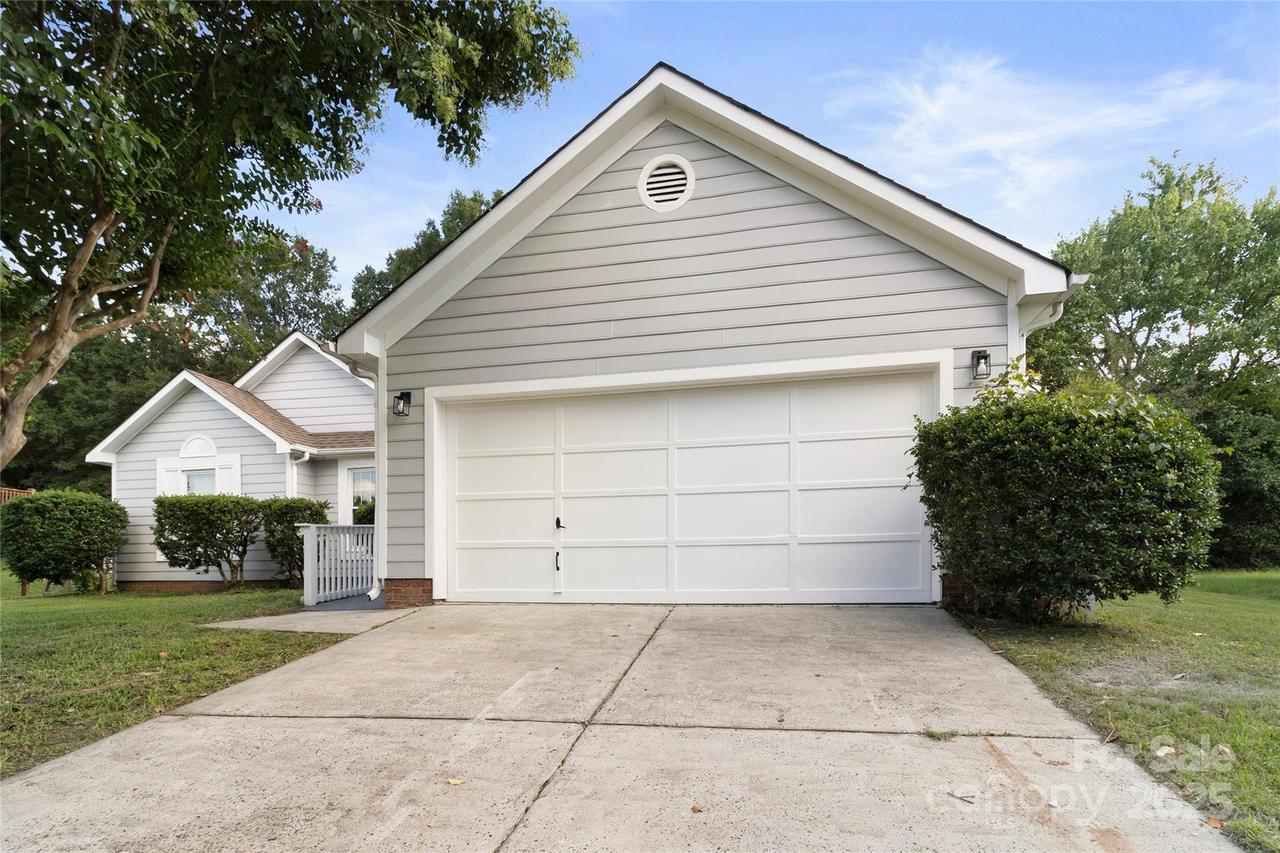 10712 Whittersham Dr., Charlotte, NC 28262