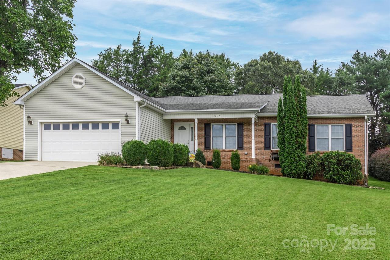 1376 Farmington Hills Dr., Conover, NC 28613
