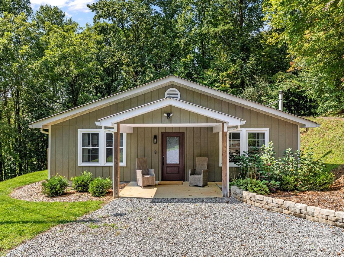 800 Kitchens Branch Rd., Sylva, NC 28779