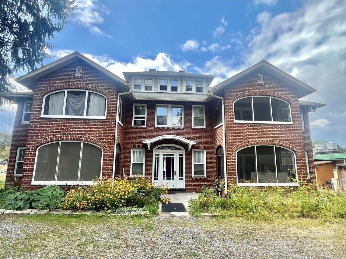 9999 Hazel St., Waynesville, NC 28786