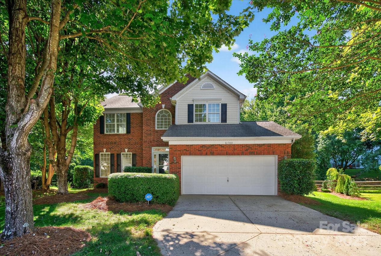 8700 Great Bear Ct., Charlotte, NC 28269